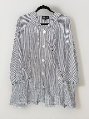 Jones New York Black & White Striped Button-Front Top